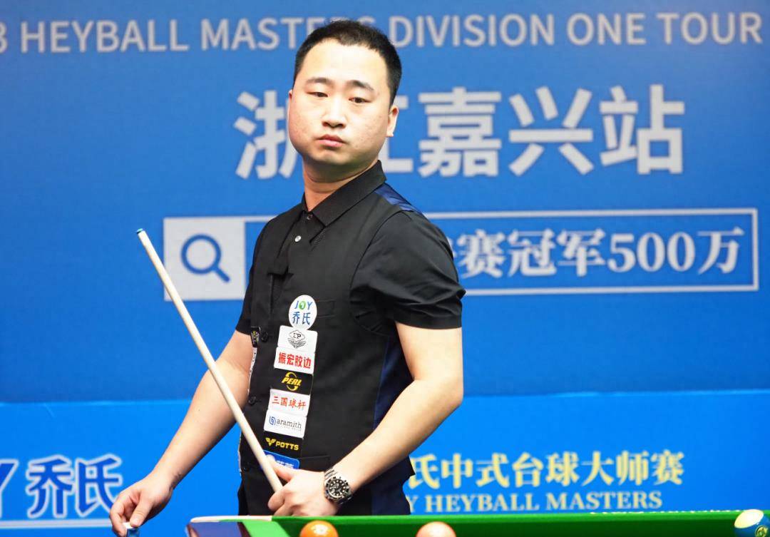 场频繁长传 场频繁长传